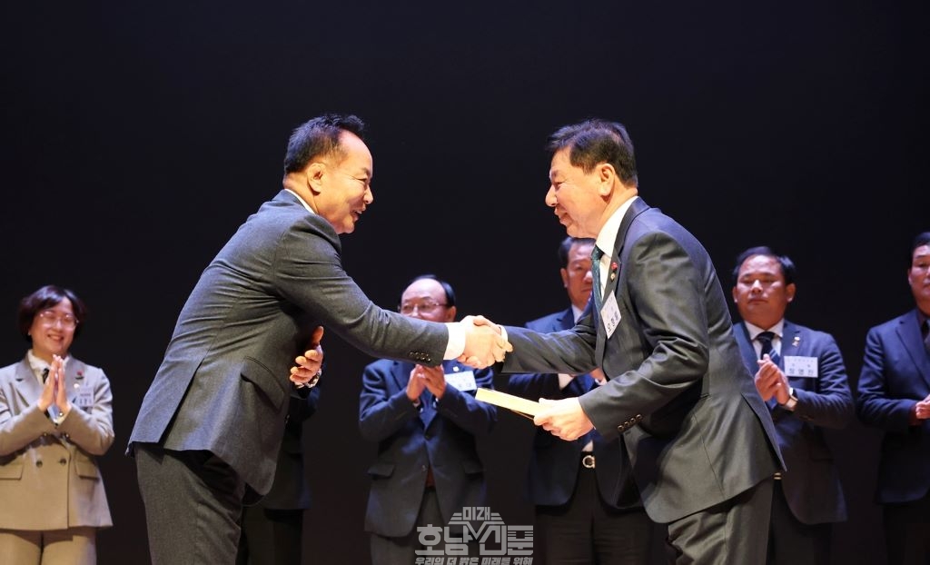 화순군의회 오형열 의장, 대한민국지방의정봉사상 수상 장면