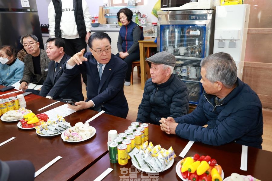 1 7. 구복규 화순군수, 경로당 순회 새해 인사