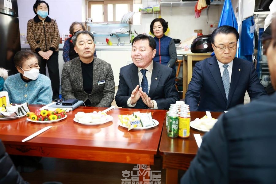 구복규 화순군수,화순군의회 오형열 의장, 경로당 순회 새해 인사로 주민 소통 강화
