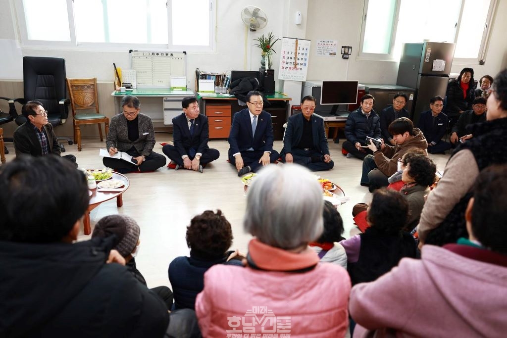 구복규 화순군수,화순군의회 오형열 의장, 경로당 순회 새해 인사로 주민 소통 강화