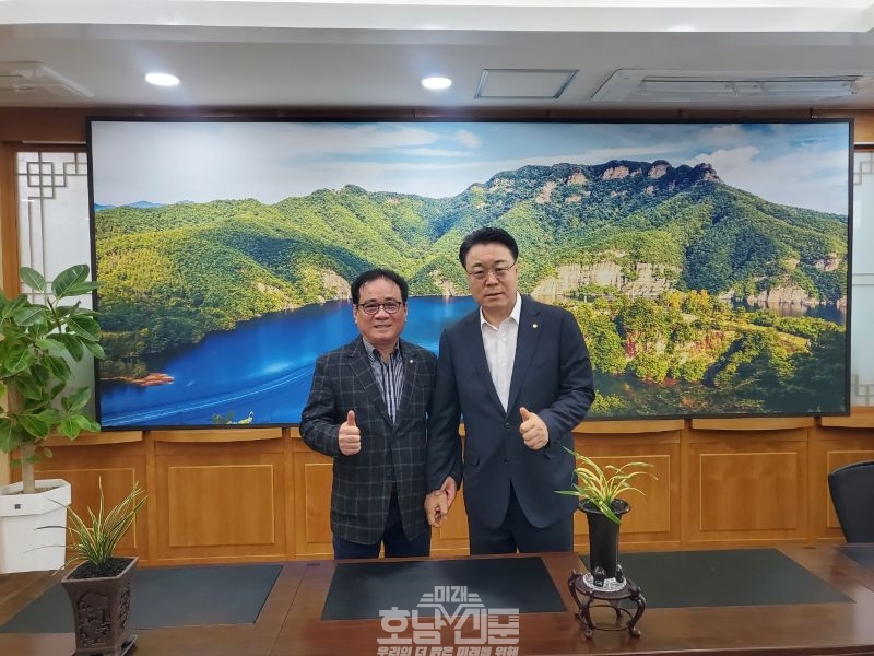 구복규 화순군수와 차담후 기념사진