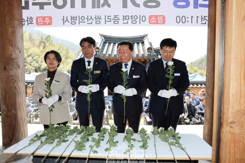화순 쌍산항일의병 추념식 헌화