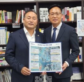 목포시, 내년도 국비 확보 총력…국회 방문해 협조 요청(기획예산과)김원이 국회의원(좌측), 조석훈 권한대행(우측)